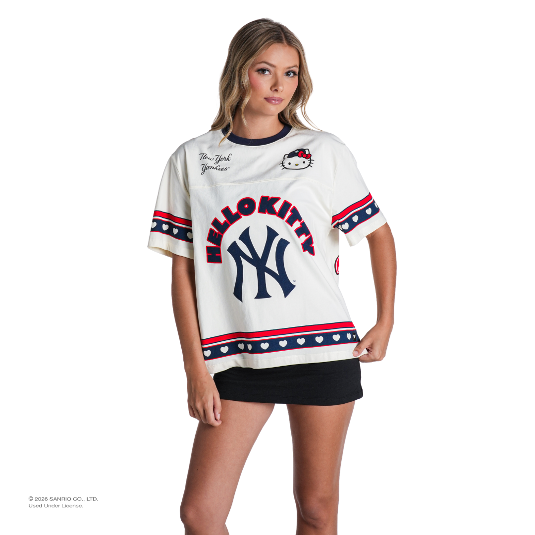 New York Yankees Hello Kitty® Drop Shoulder Tee - Vintage White