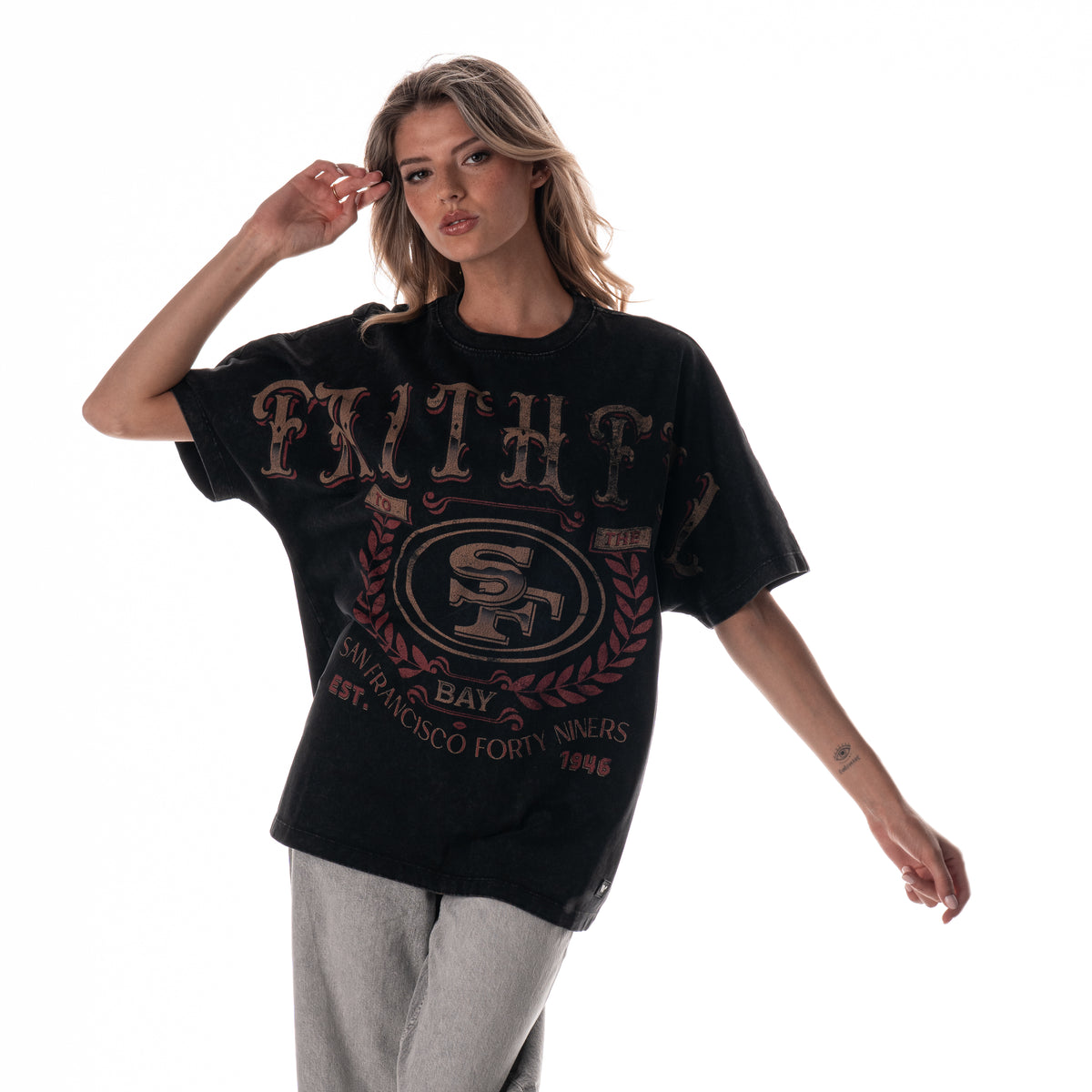 San Francisco 49ers Women's Oversized Graphic Dolman SS Tee – Black